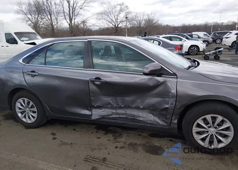 2015 Toyota Camry Le z USA, uszkodzony, nr VIN 4T1BF1FK0FU101204